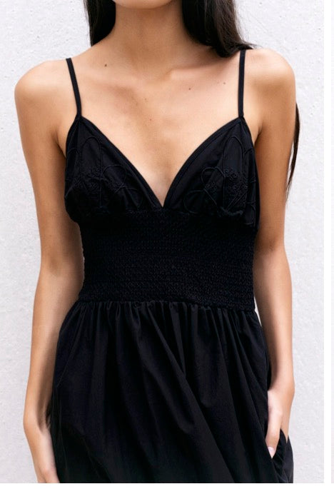 VESTIDO MIDI BORDADO