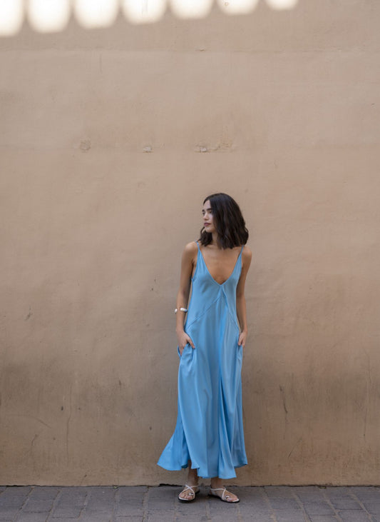 VESTIDO MIDI CON TIRANTES