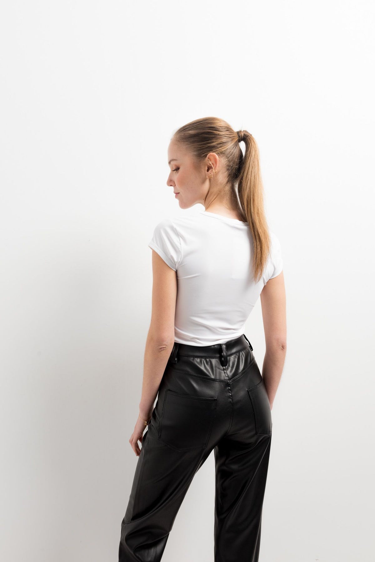 PANTALÓN EFECTO PIEL