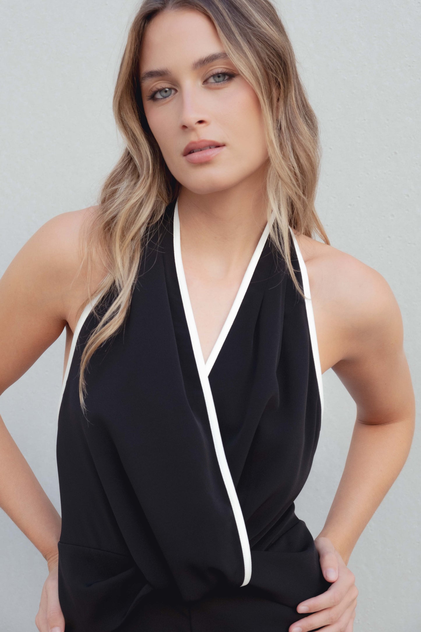 MONO HALTER CONTRASTE