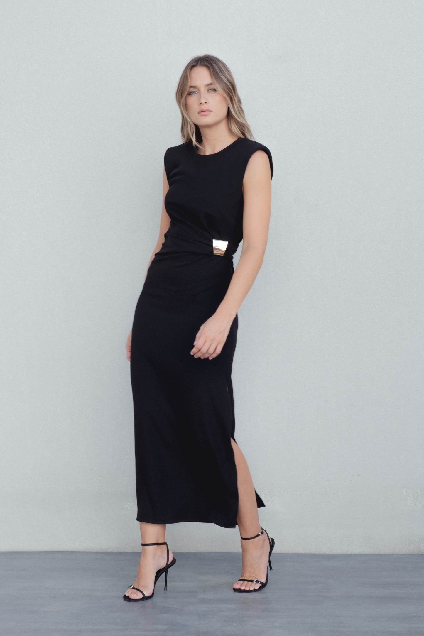 VESTIDO MIDI APLIQUE DORADO