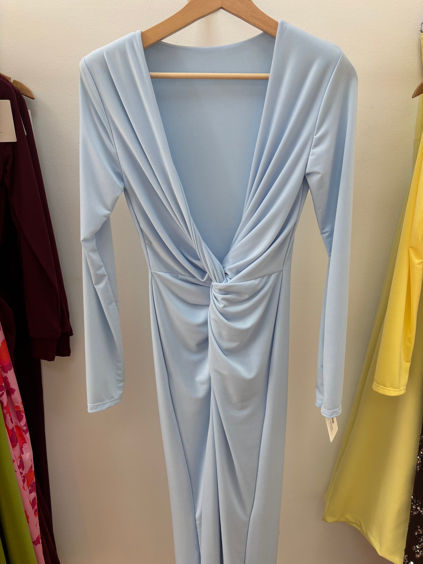 VESTIDO ESCOTE NUDO